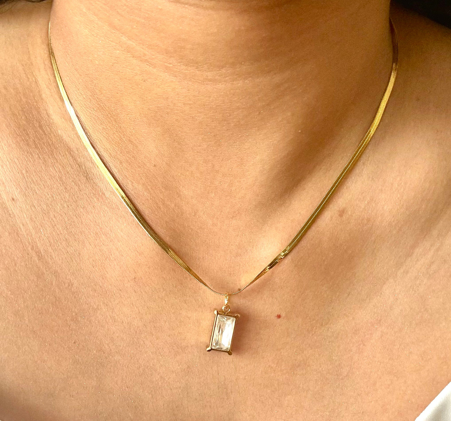 White Chin Pendent