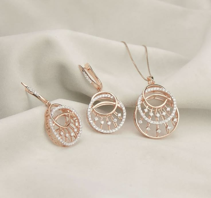 Pendent Set