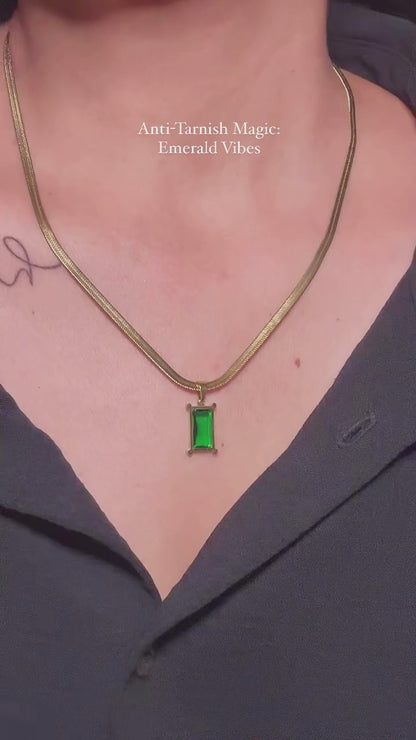 Green Chin Pendet